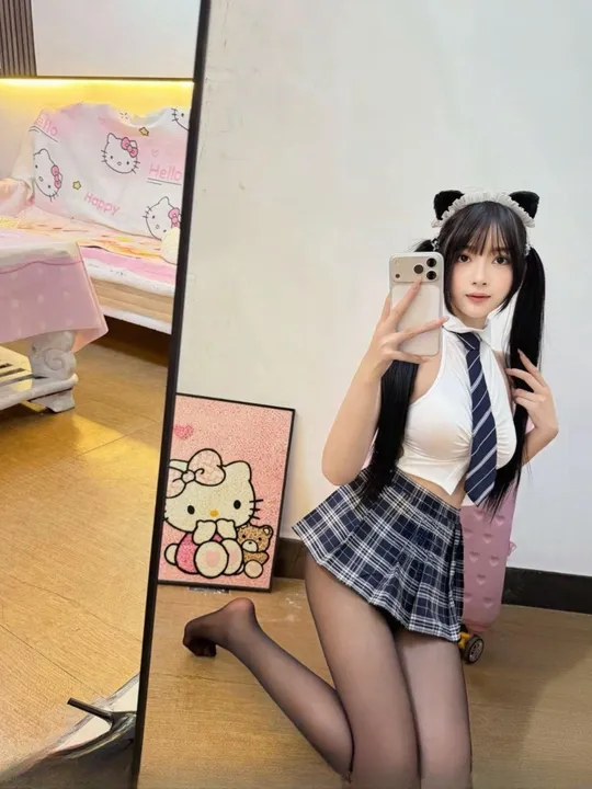 粉嫩性感黑丝小妹妹