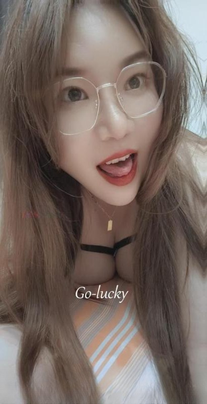 眼镜大波女 图 2