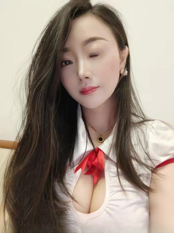 大波妹水床少妇