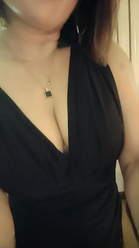 身材性感美女 图 2