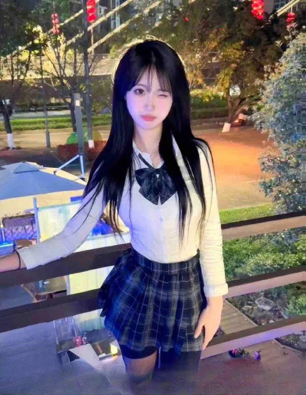很嫩的反差妹