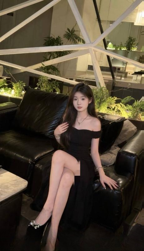 粉嫩颜值女友系老师 图 2
