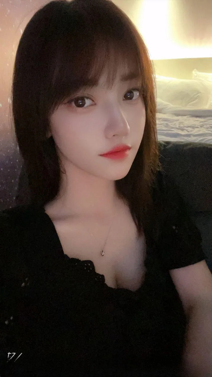 苗条胸挺美眉 图 2