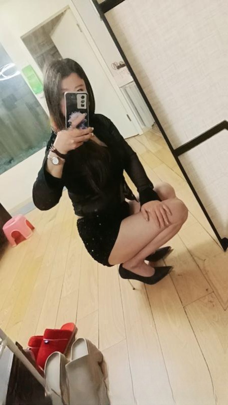 个人气质大奶小御姐 图 2