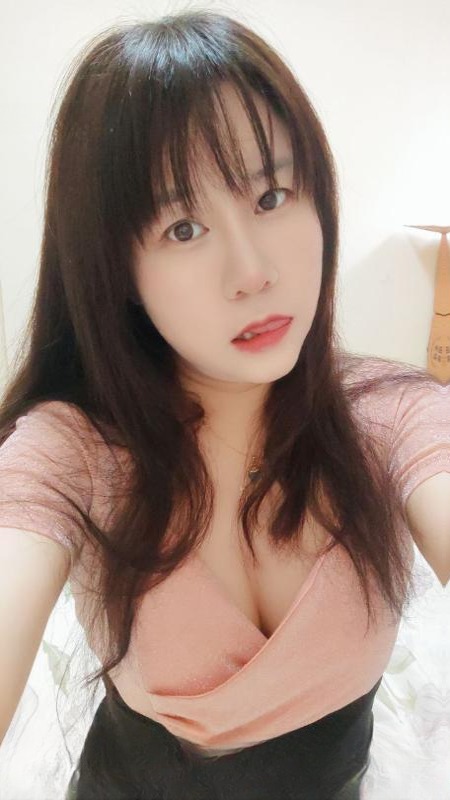 南城舌吻服务型静静 图 2