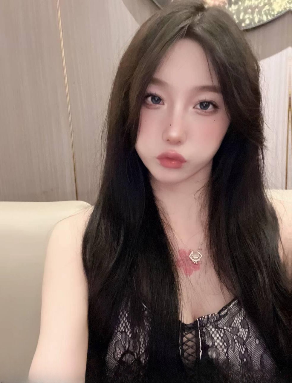 极品大长腿美女有公寓