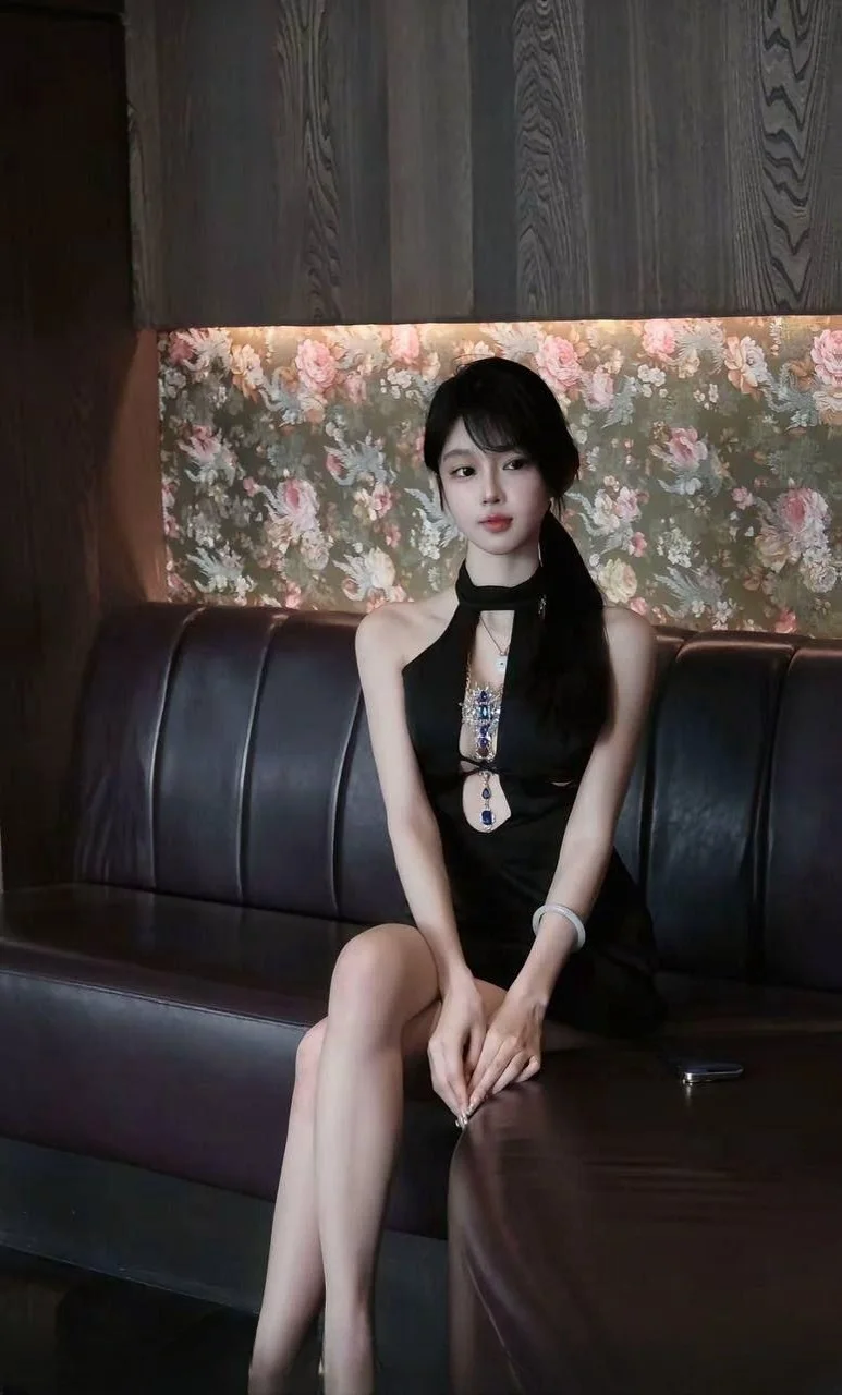 满舒服的小美女