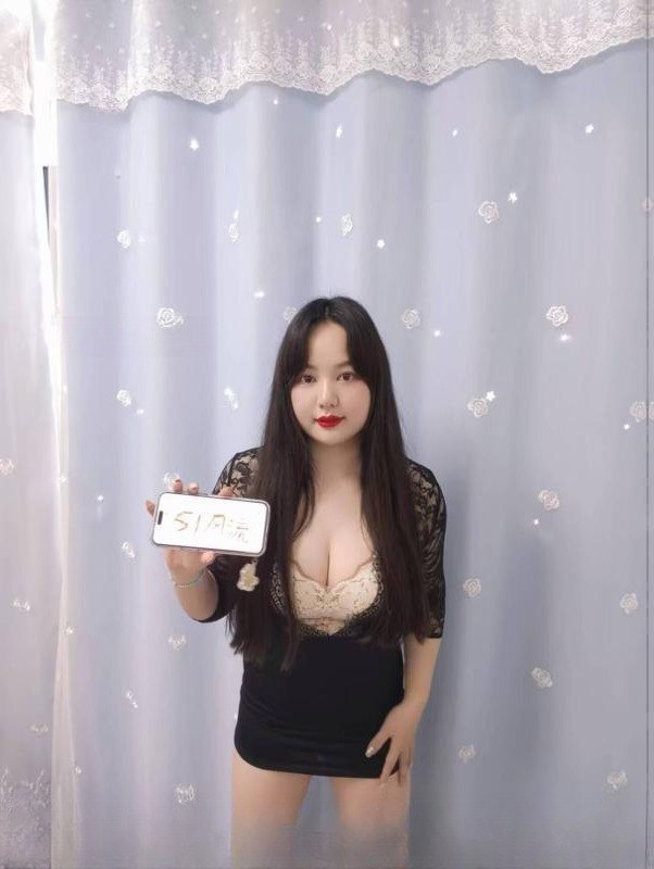 丰满喷水小姐姐