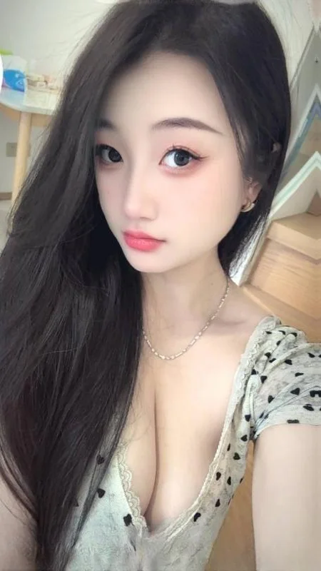 天然文静美女雯雯