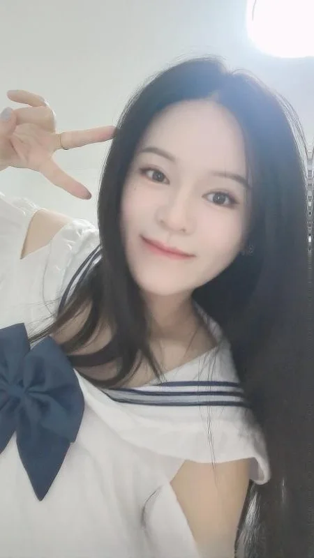美乳兼职美女 图 2