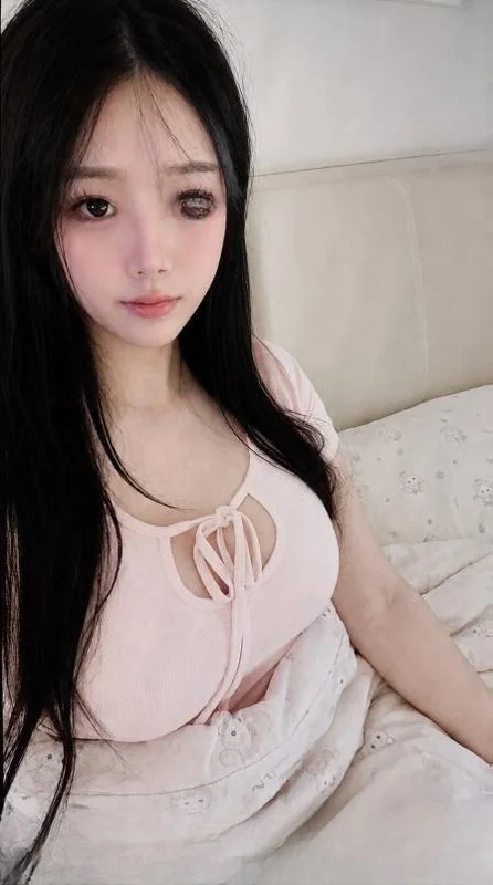 美乳嫩妹小泡泡
