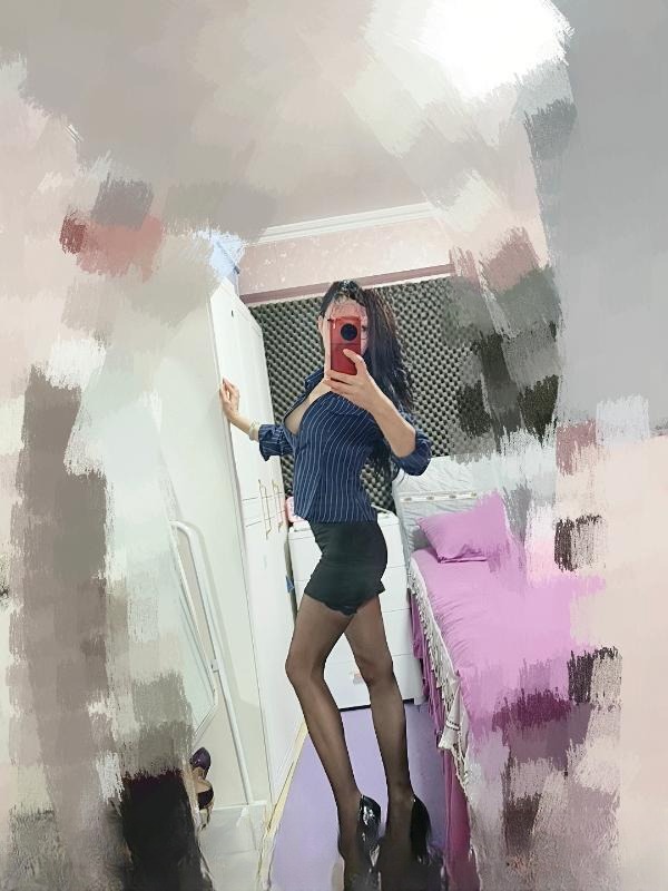 魅惑气质女人水水喷泉
