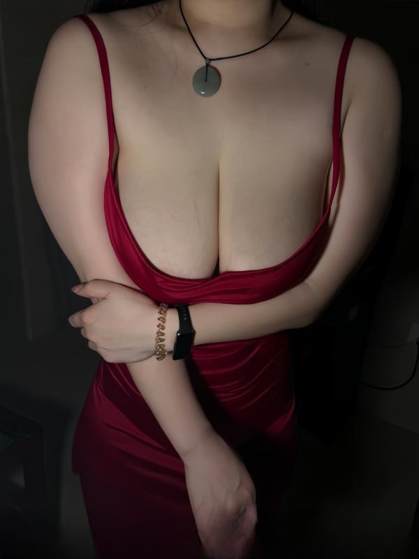 白云肉感D奶少妇