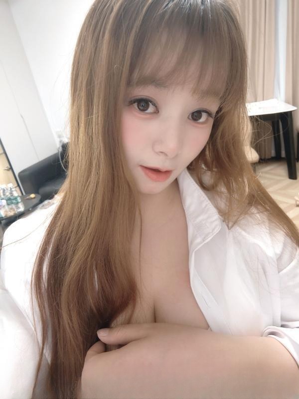 童颜巨乳妹