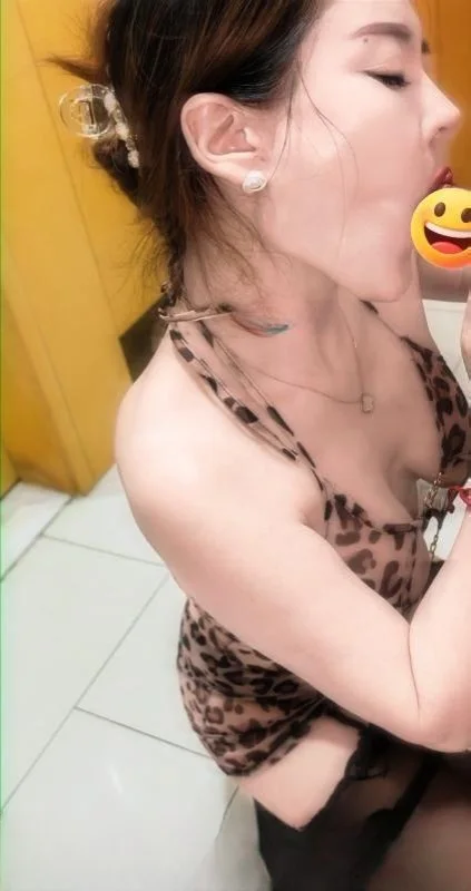 豹纹丝袜御女 图 2