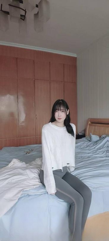 新北气质长腿妹子 图 2