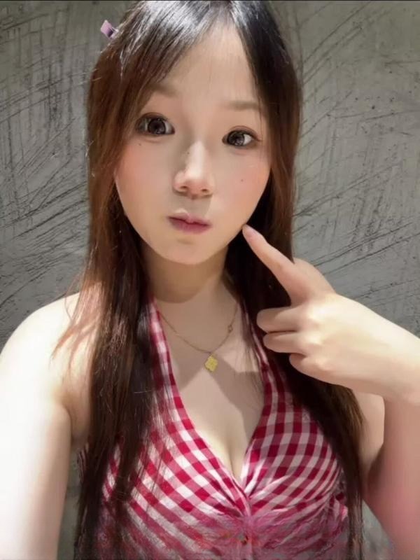 肤白滑嫩D奶嫩妹