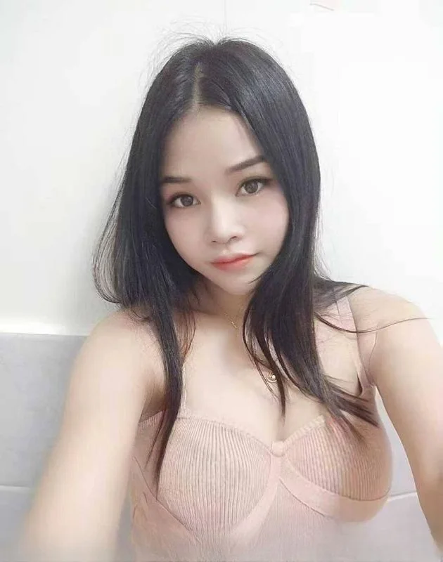 宝安大胸翘臀骚女 图 2