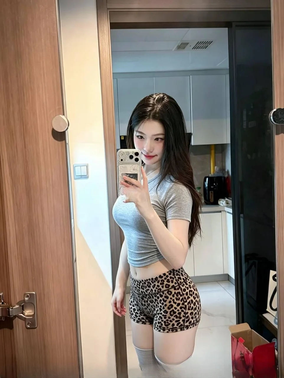 风骚少妇型美女 图 2