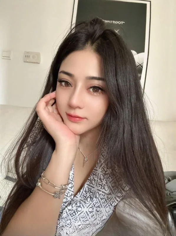 东莞性感小迪丽热巴