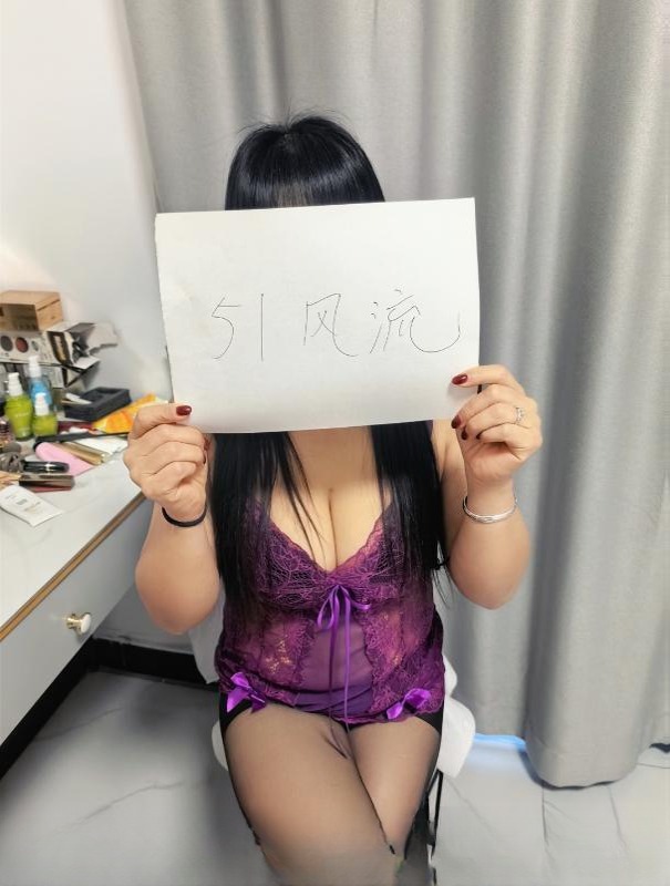 肉感大屁股荡妇 图 2