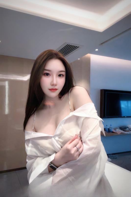大胸骚骚妹 图 2