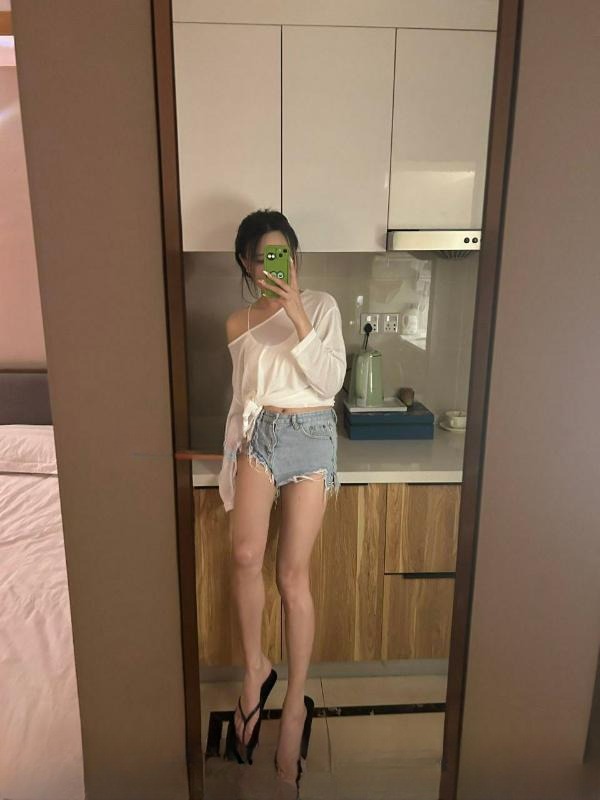 翘臀大长腿薇娅 图 3