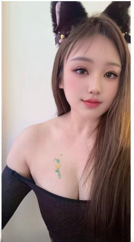 肤白貌美小甜甜