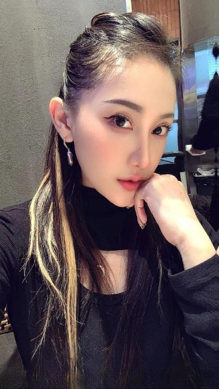 泉山舌吻骚御姐 图 4
