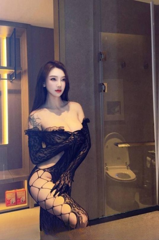 南城车模身材铭铭