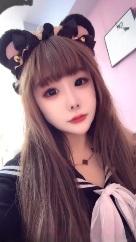 小巧玲珑甜妹妹