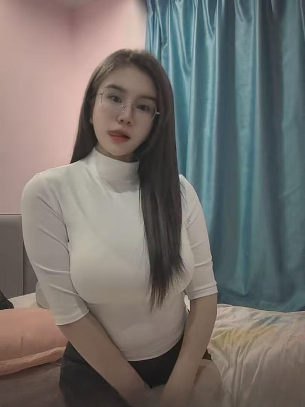 白云性感苍老师 图 2