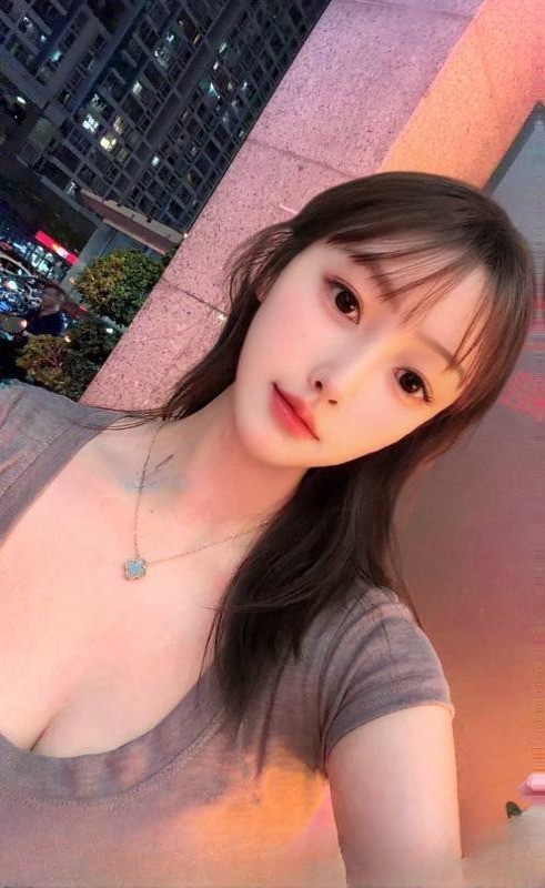 大胸女友颜值茶茶
