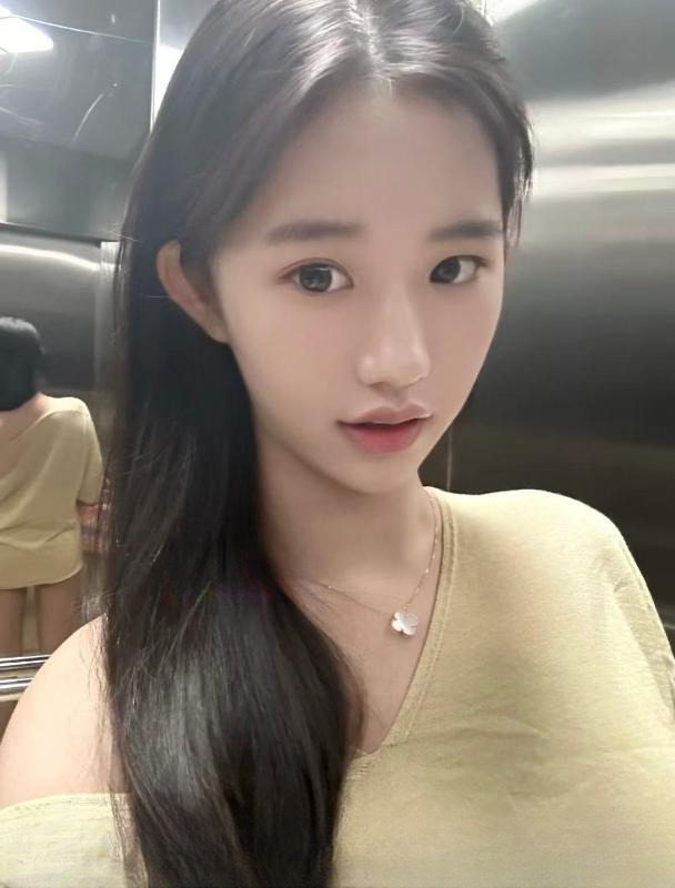 清纯反差萌妹 图 2