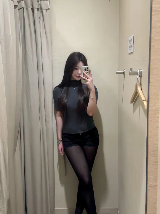 极品一线天美女