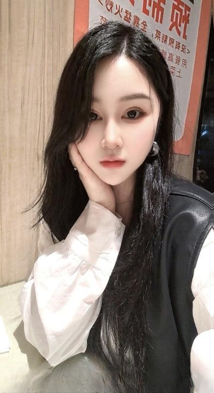 制服小骚货秋秋 图 3