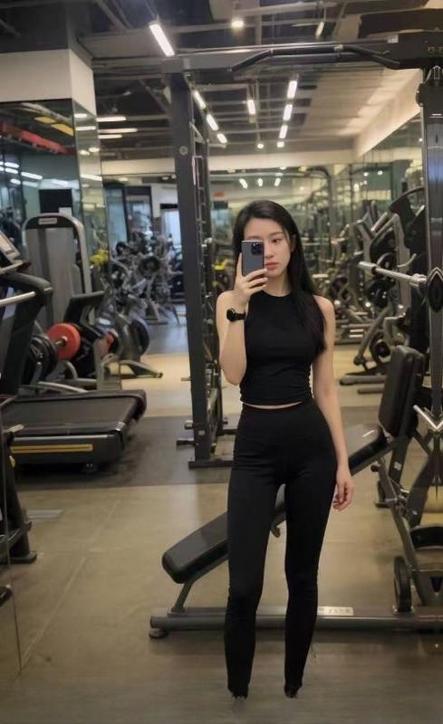 罗湖媚眼美臀御姐 图 3