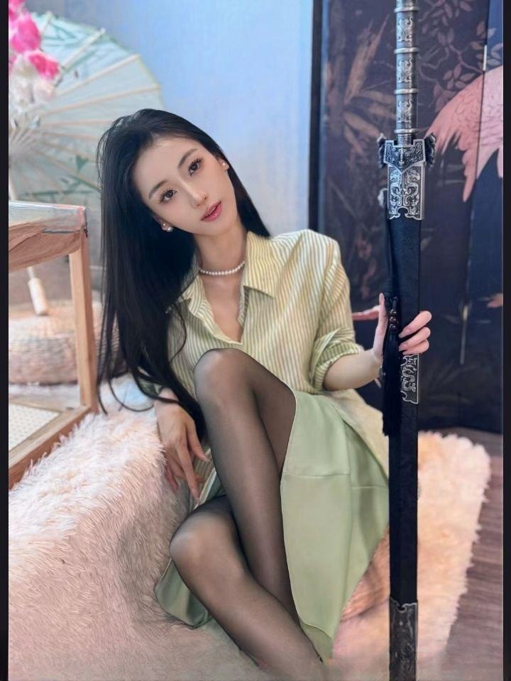 绝对本人御姐言听计从