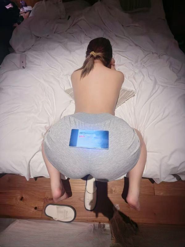 超巨臀嫩妹