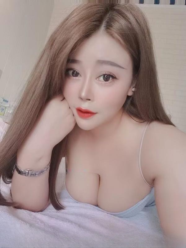 天府三街大胸妞妞