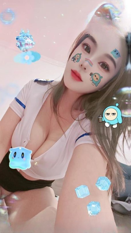 镜前紧B爆乳骚妹西西 图 4