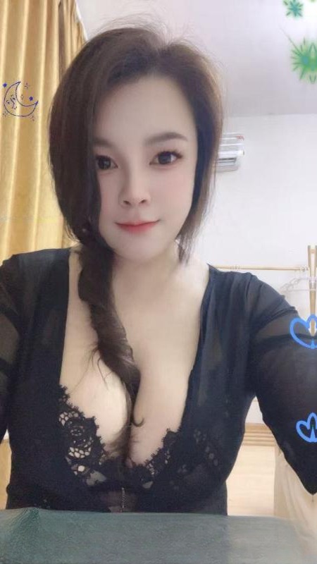 健身小骚妇前凸后翘