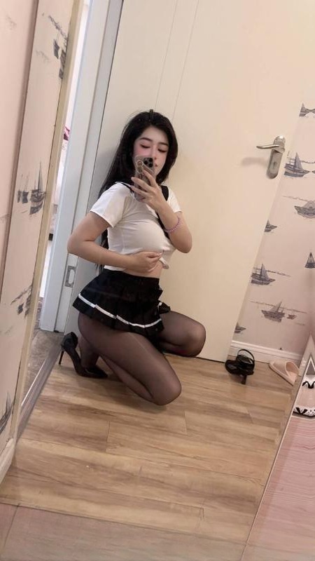 御姐风制服尤物 图 2