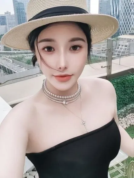 蜜桃臀性感小演员