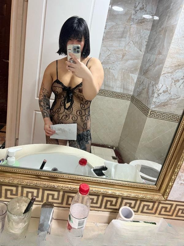 短发制服小妹