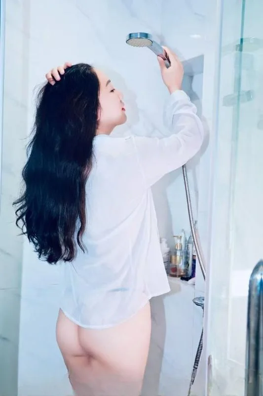 肤白大奶MImi 图 4