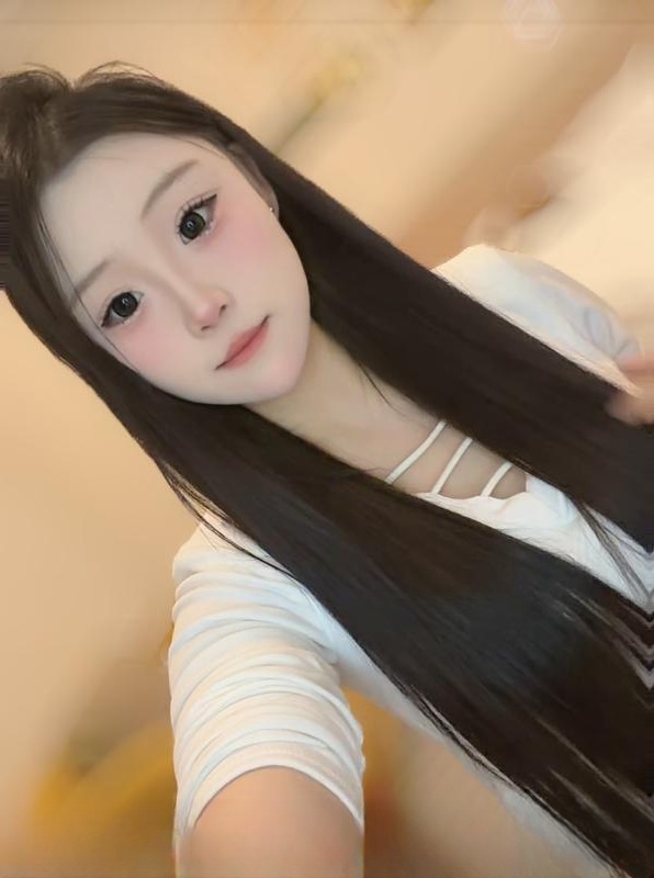 00后肤白美媚 图 2