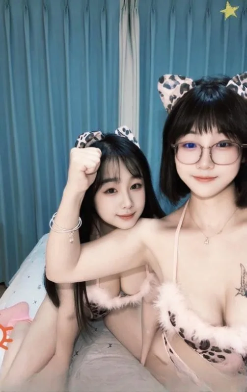 水嫩大奶双飞姐妹花 图 3