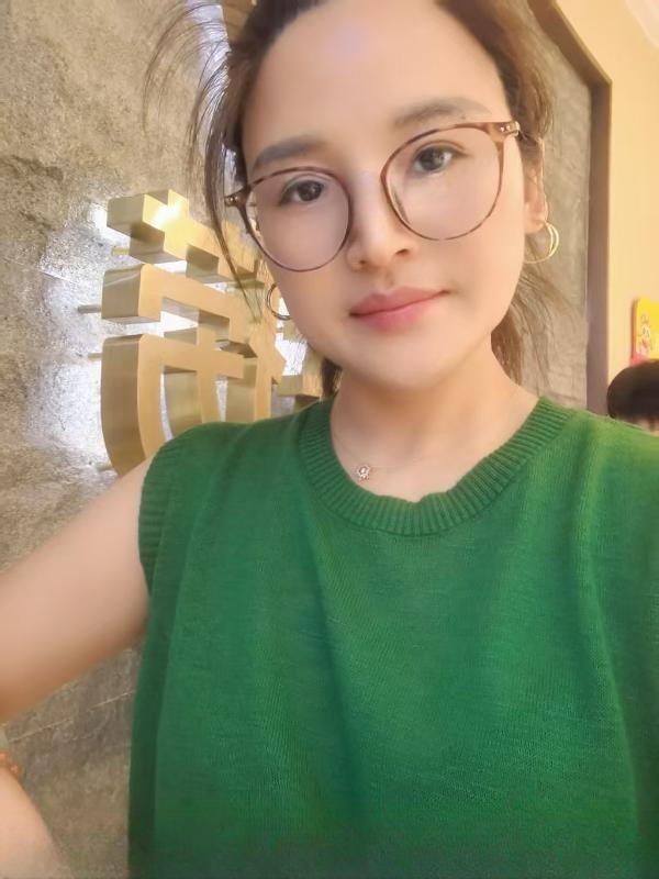 钟楼老板娘 图 2