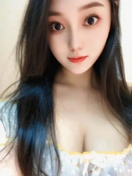 西湖巨乳娃娃脸盼盼